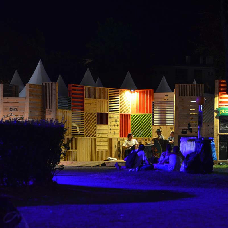 festival-cabaret-vert-scenographie-decors-modulable-bois-signaletique-(0)