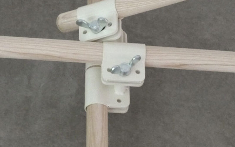 Link-mobilier-scenographie-expositon-tiges-bois-metal-modulable-adaptable-assemblage-(1)