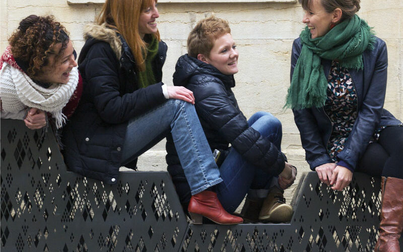 Conversations-mobilier-urbain-chouette-vogue-dijon-decoupe-metal-motif-losanges-11-1200x800